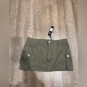 Fashion Nova Olive Mini Skirt. NWT size medium.